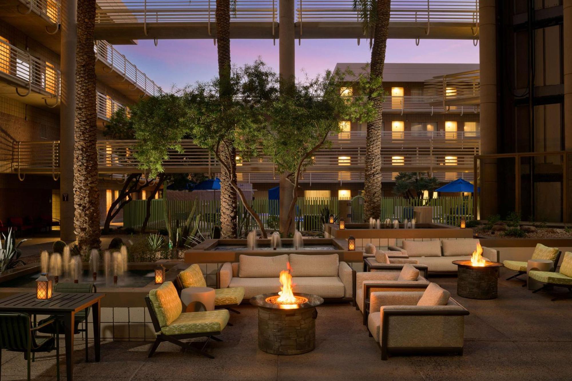 Doubletree Suites By Hilton Phoenix Eksteriør billede