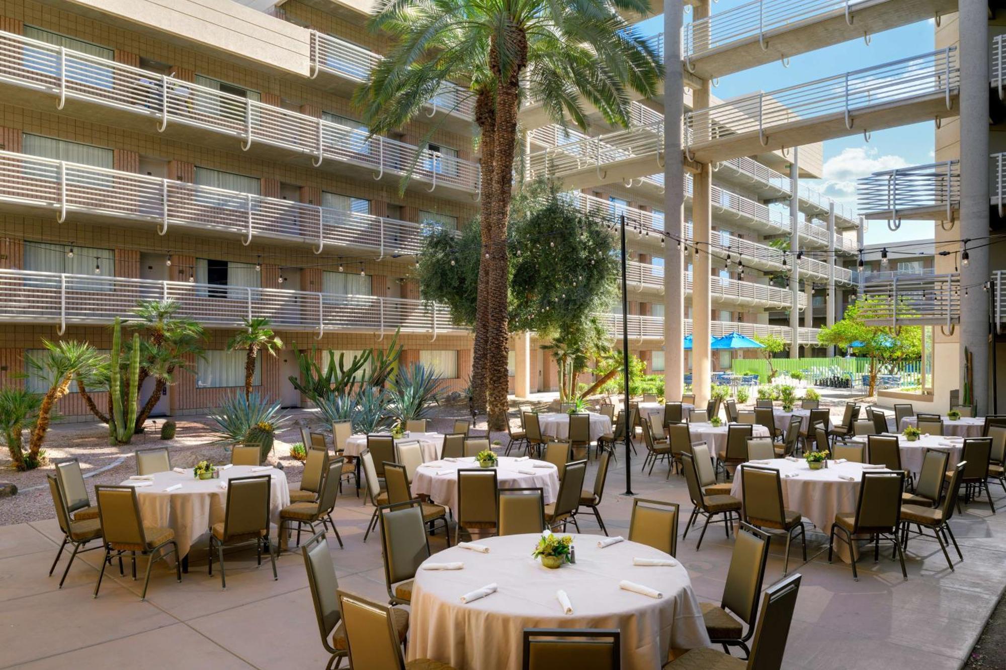 Doubletree Suites By Hilton Phoenix Eksteriør billede